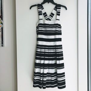 Black and white Banana Republic sun dress - size 4